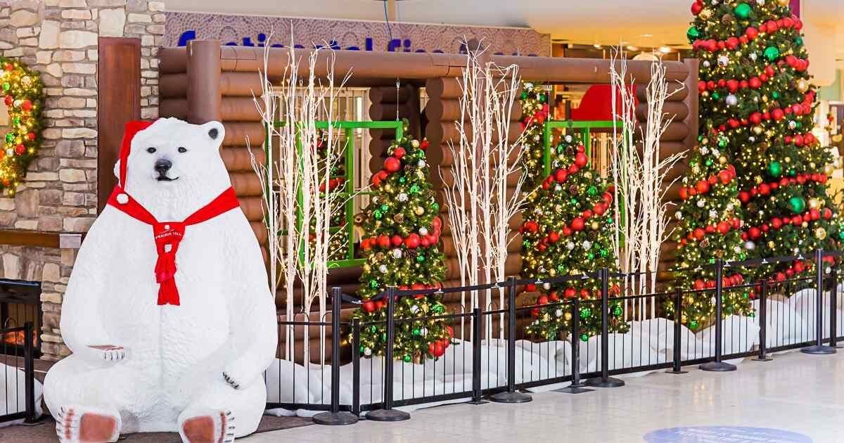 Polar bear and Christmas tree display in mall 